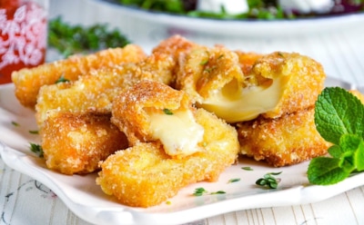 Хрустящая магия в тарелке: жареный творожный сыр для праздника и будней — изысканно и просто