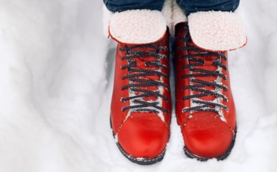 Как защитить обувь зимой от реагентов и соли: продлеваем срок службы сапог и ботинок — простые способы