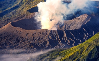 Причина извержений вулканов на Ио раскрыта: локальные магматические очаги — новые данные от «Юноны»