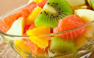 В Новый год — прицел на свежесть: яркая фруктовая альтернатива привычным салатам — язык можно проглотить