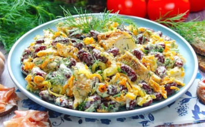 Курица да фасоль — на праздничный стол подоспел разносол: простой салат для Нового года — вкусно и эффектно