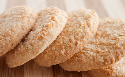 Печенье с кокосовой стружкой: простой рецепт с нежным вкусом — хрустящий десерт на Новый год