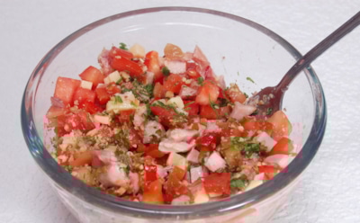 Салат «Зимний вечер»: нежная курица и сочные овощи — простой рецепт