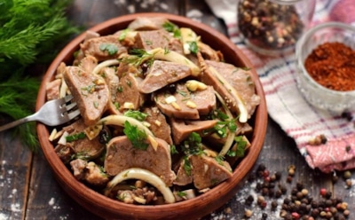 Жгучее блюдо для Нового года: острая закуска из свиного языка — насыщенный вкус и яркие впечатления