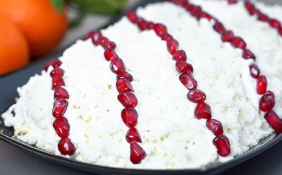 Новый взгляд на праздничный стол: готовим вкусный салат «Бусы на снегу» — рецепт с гранатом и слоями
