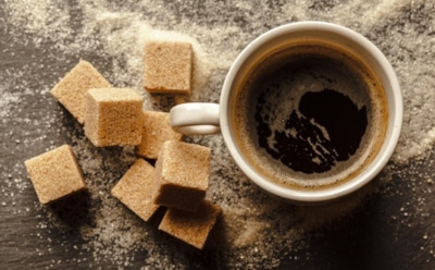 Сладкий кофе против сна: исследование влияния кофеина с сахаром — риск для циркадных ритмов