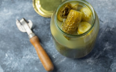 В гостях Бодун Похмельевич Суховей: что пить после праздников — лучшее спасение от последствий застолья