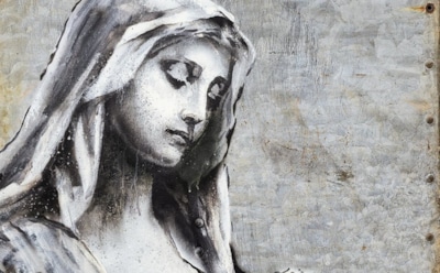 Раненная мать с младенцем: Бэнкси вернулся с новой провокацией