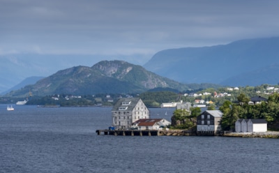 Захоронения викингов в Норвегии: драгоценности, монеты и лодка — тайны древних могил