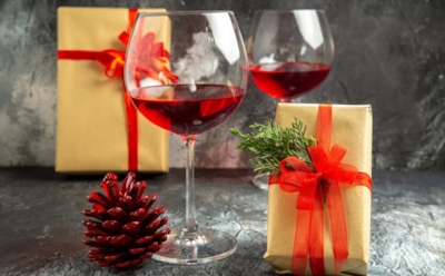 Новогодние напитки: выбор вина и крепкого алкоголя — советы врача по качеству и умеренности