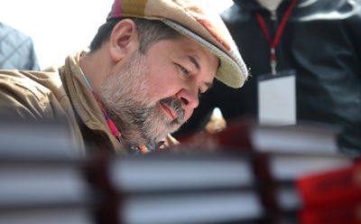 Миллиарды на фантастику: Лукьяненко создает геройскую вселенную «Орден Алой звезды» – российский ответ Marvel