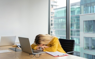 Как избежать выгорания перед Новым годом: замедление и фокус на важном — советы психотерапевта