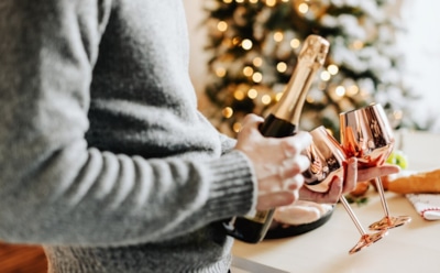 Энергетики и алкоголь — дуэт с риском: опасное праздничное сочетание для здоровья — комментарии гастроэнтеролога