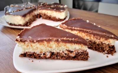 Шоколад и кокос в одном десерте: рецепт торта «Баунти» с нежным кремом — идеальное угощение