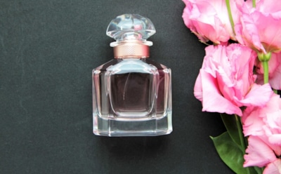 Опасные ингредиенты в духах: как выбрать безопасный аромат — советы дерматолога