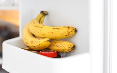 Врачи предупреждают: хранение лука, картофеля и бананов в холодильнике — риск для здоровья и вкуса