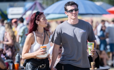 Дуа Липа выходит замуж: детали тайной помолвки британской певицы