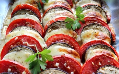 Баклажаны с сыром в духовке: закуска за 25 минут — пряная заправка и два вида сыра