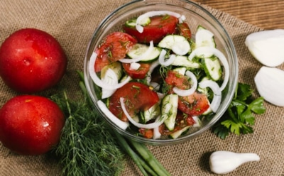 Салат-антиоксидант: помидоры и огурцы против болезней — простое блюдо с пользой для здоровья