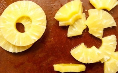 Ананасовые шайбы с грибами: запеченное лакомство — сочетание сыра, грибов и фруктов