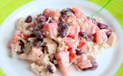 Белковый салат для ужина: куриная грудка и фасоль — легкий и полезный рецепт