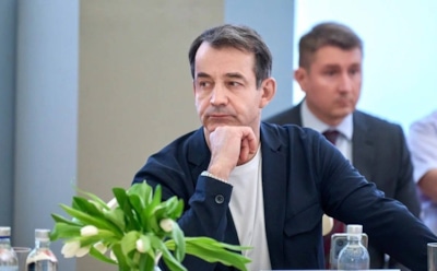 Скандал в «Ленкоме»: фото Дмитрия Певцова исчезло из фойе театра