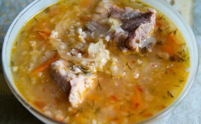 Капустняк с дымком: классика славянской кухни с ребрышками и пшеном — секреты сытного супа