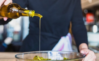 Оливковое масло полезно для здоровья: поддержка сердца, суставов и когнитивной функции — комментарии диетолога