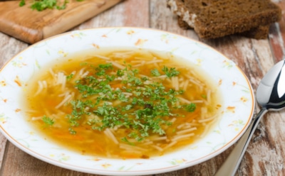 Необычно вкусные щи: вермишель вместо привычного картофеля — быстрый и ароматный рецепт