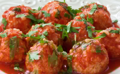 Сочные тефтели с грибами: рецепт с овощами и томатным соусом — идеальное блюдо на каждый день