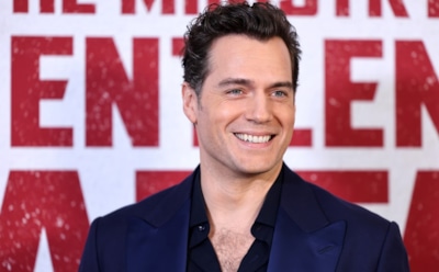 Генри Кавилл стал отцом в 41 год: звезда «Ведьмака» вышел на прогулку с младенцем