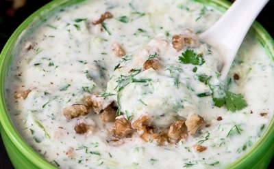 Балканский хит вместо окрошки: секреты приготовления таратора — освежающего супа на основе йогурта