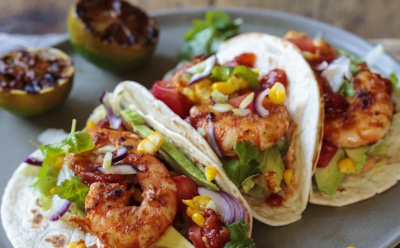 Такитос с креветками: хрустящее тесто и сочная начинка — пикантный рецепт для семьи и друзей