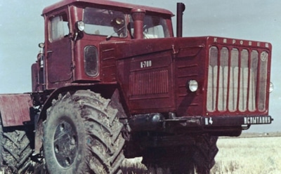 Советская легенда в поле: как Хрущев вдохновил создание «Кировца» — от К-700 до новых моделей