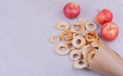 Необычно полезный фастфуд: чипсы из яблок с корицей и имбирем — рецепт для хрустящей текстуры