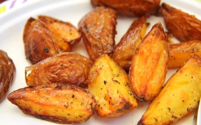 Картофель по-провански с острым соусом: ароматные травы и простой рецепт — отменный обед на вашем столе