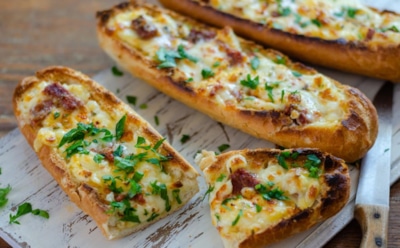 Багет с грибами и сыром в духовке: рецепт сытного и ароматного блюда — быстрый перекус на любой вкус