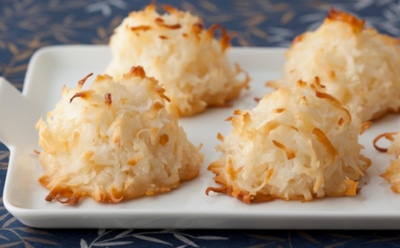 Кокосовые макаруны: нежное печенье с лаймом и шоколадом — рецепт на скорую руку