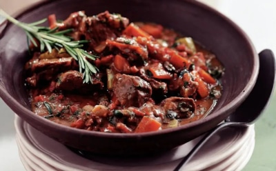 Баранина по-провански: запеченные ножки с картофелем и теплый салат с баклажанами — простые рецепты