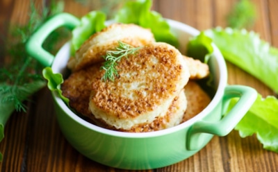 Хрустящие, сочные и без мяса: капустные котлетки с пшеном — легкий рецепт для поста и диеты