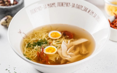 Наваристый суп с индейкой и лапшой: легкий рецепт для сытного обеда — аромат и вкус в каждой ложке