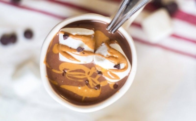 Кофе с неожиданным акцентом: мед, арахисовая паста и растительное молоко — густая текстура и насыщенный вкус