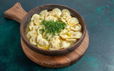 Пельмени по-новому: необычная начинка из картофеля и сала — простой рецепт для дома