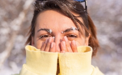 Почему зимой текут слезы: офтальмолог объяснил причины — когда это норма, а когда тревожный признак