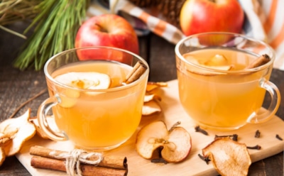Чай с яблочным соком: необычный рецепт с пряностями — согреет и укрепит иммунитет