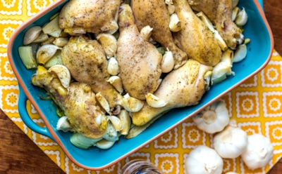 Курица «40 зубчиков чеснока»: пряное прованское блюдо с насыщенным вкусом — ароматная запеченная птица