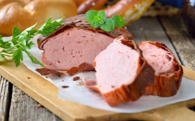 Леберкезе — мясной хлеб из Австрии: сочный рулет с беконом и специями — традиционный рецепт