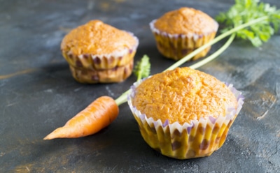 Морковные маффины с пряностями: нежная текстура и минимум калорий — идеальная выпечка к чаю