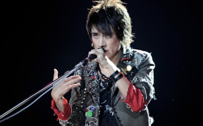 Пришлось угрожать: Земфира* под давлением вернула олигарху миллионы за сорванный концерт