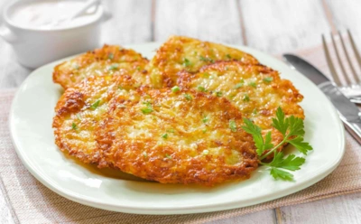 Оригинальные драники с неожиданным компонентом: как приготовить хрустящие и питательные — оригинальный рецепт без яиц